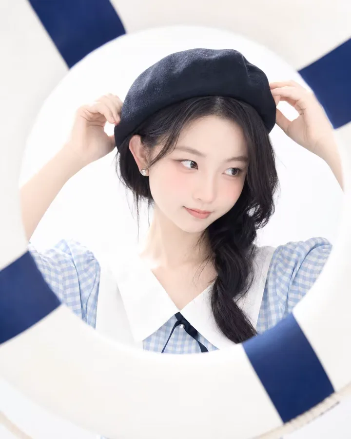 AI 写真 · 蓝白水手